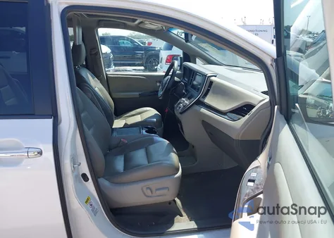 2015 Toyota Sienna Xle 8 Passenger z USA, uszkodzony, nr VIN 5TDYK3DC3FS549992